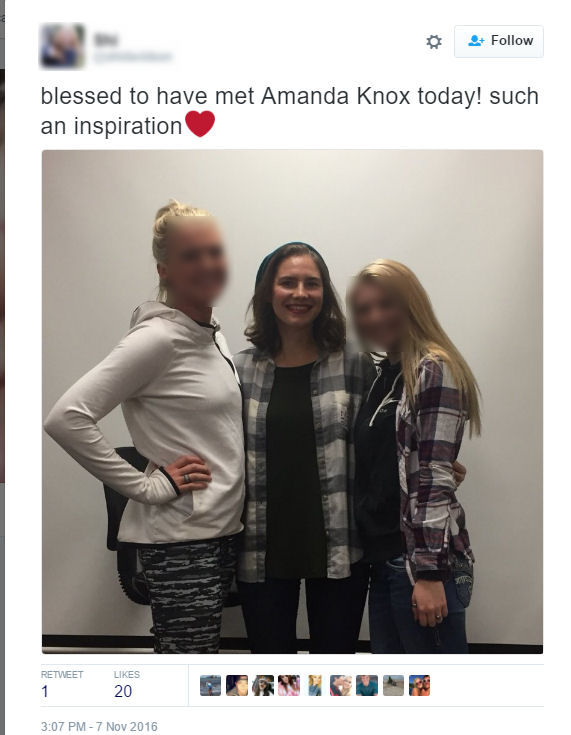 Amanda Knox poses with students after speaking in their high school